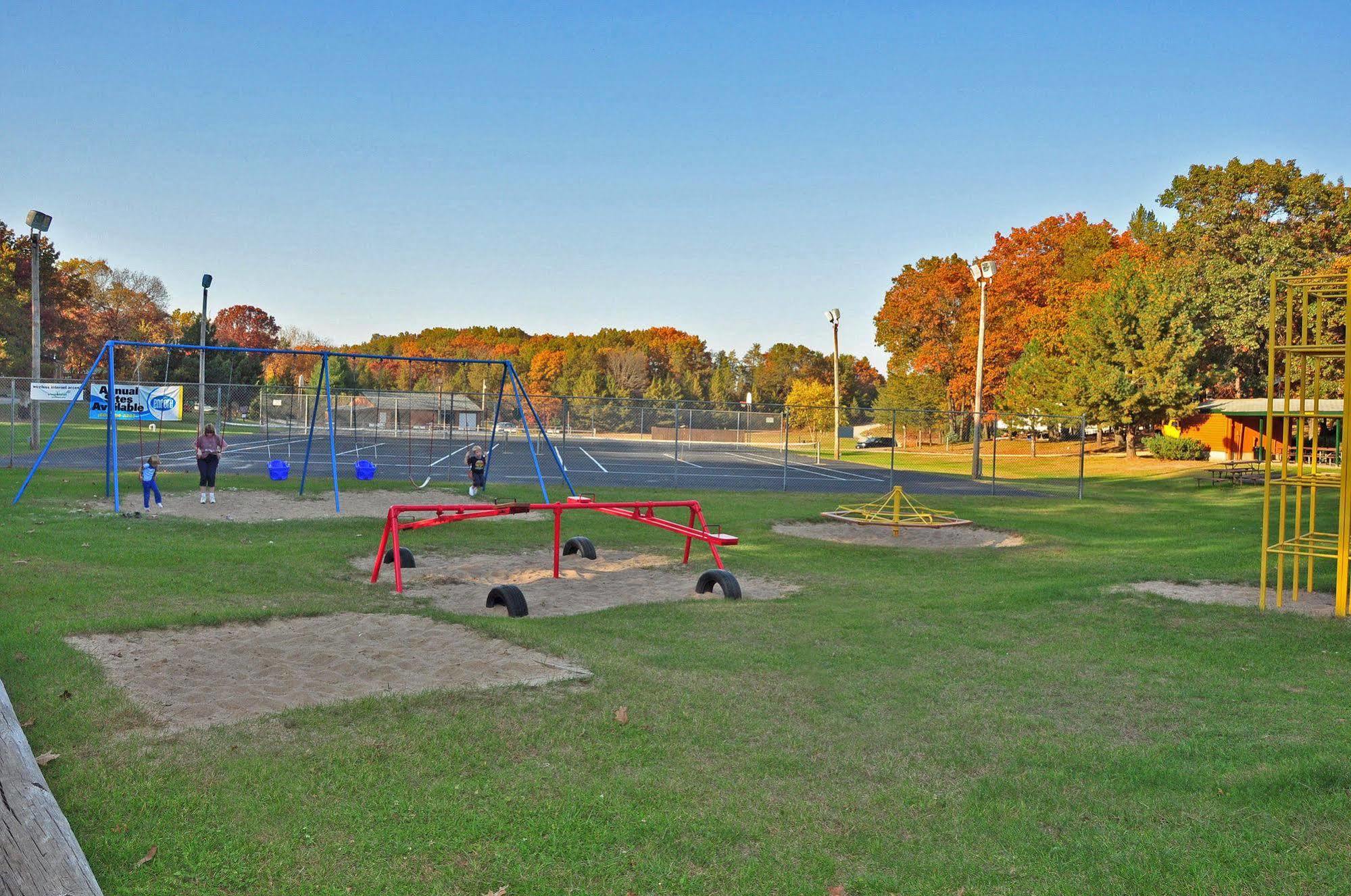 Arrowhead Resort Campground Plainville Esterno foto